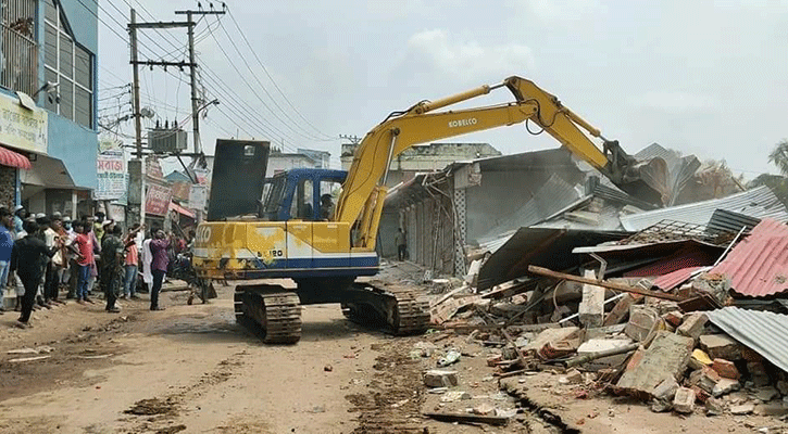 ব্রাহ্মণবাড়িয়ায় ঐতিহ্যবাহী টাউনখাল উদ্ধারে অবৈধ স্থাপনা উচ্ছেদ 