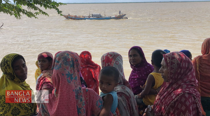 পদ্মায় নৌকাডুবি: তিনজন জীবিত উদ্ধার নিখোঁজ আরও ৩