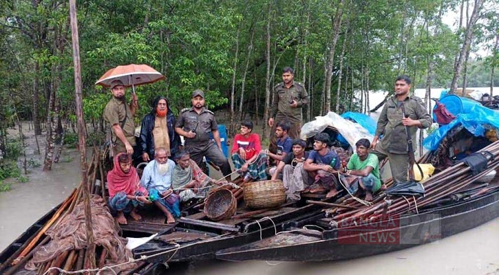 সুন্দরবনে বিষ দিয়ে মাছ শিকার, আটক  ৮