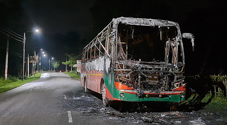 সিলেটে বিআরটিসি বাসে আগুন, প্রাণে বাঁচলেন ৪৬ ঢাবি শিক্ষার্থী