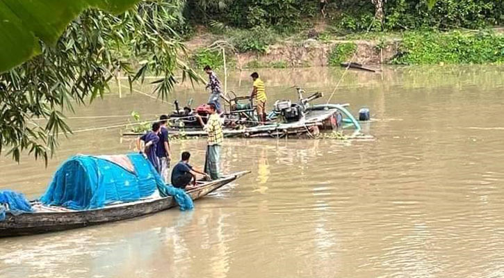 সালথায় অবৈধভাবে বালু তোলায় দুইটি ড্রেজার ধ্বংস