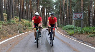 সাইকেল চালাতে চালাতে স্পেনের দল ঘোষণা করলেন কোচ