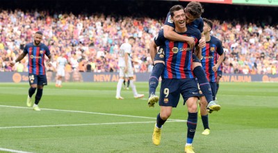লেভার জোড়া গোল, দারুণ জয়ে শীর্ষে বার্সা