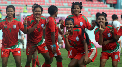 ইতিহাসের সামনে দাঁড়িয়ে বাংলাদেশ