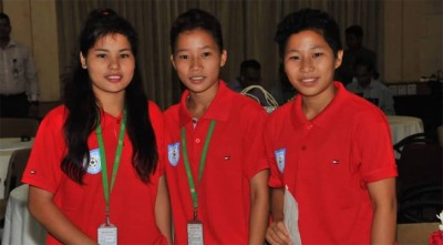 শিরোপাজয়ী দলের ৩ সদস্যকে পুরস্কার ঘোষণা খাগড়াছড়ির ডিসির