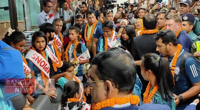 দেশে ফিরলেন সাফ জয়ী মেয়েরা