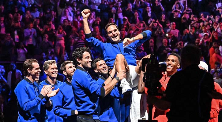 বন্ধু-‘শত্রু’ সবাইকে কাঁদিয়ে ফেদেরারের বিদায়