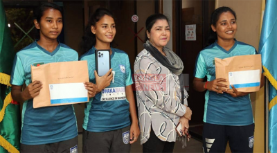 সাফজয়ী ফুটবলারদের দ্বিগুণ ক্ষতিপূরণ দিলেন কিরণ