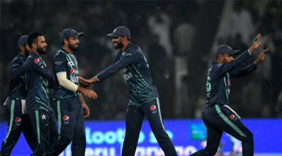 রোমাঞ্চকর ম্যাচ জিতে নিলো পাকিস্তান