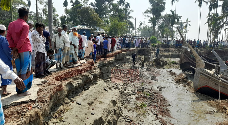 মেঘনার ভাঙন থেকে রক্ষা পেতে দোয়া