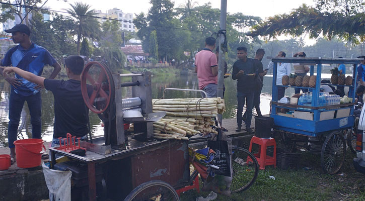 একদিন আগেই সমাবেশস্থলে বেচাবিক্রি জমজমাট