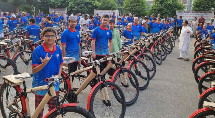 মসজিদে টানা ৪০ দিন নামাজ পড়ে সাইকেল পেল ২৩০ শিশু-কিশোর