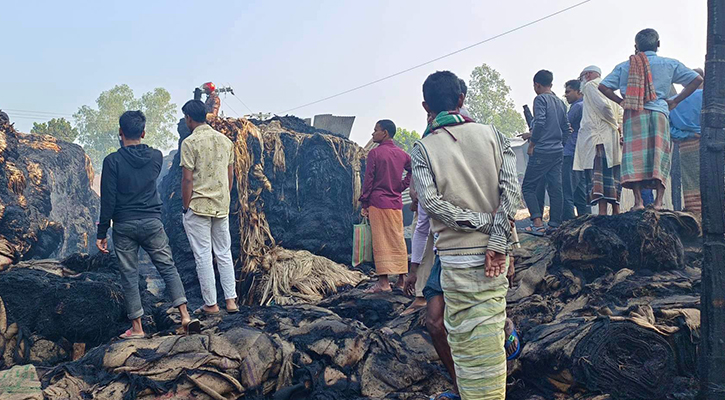 উল্লাপাড়ায় পাটের গোডাউনে আগুন, ৮ কোটি টাকার ক্ষয়ক্ষতি