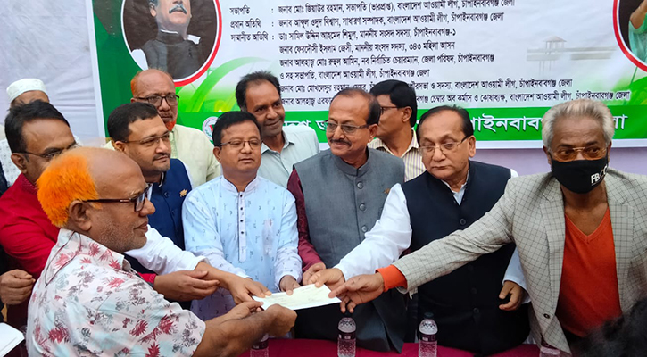 প্রধানমন্ত্রীর অনুদান পেলেন অগ্নিকাণ্ডে ক্ষতিগ্রস্ত ৩৩ দোকান মালিক