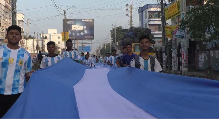 দেড় হাজার ফুট পতাকা নিয়ে র‍্যালি, আর্জেন্টিনা জিতলে খাওয়াবেন ৭ ছাগল 