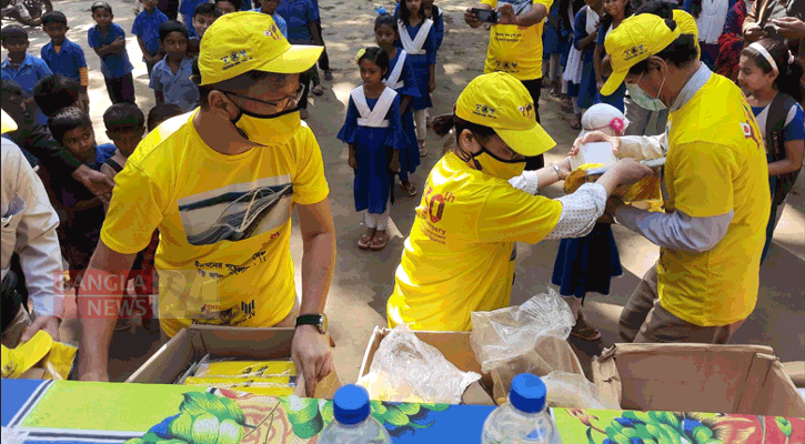 জাপানি উপহার পেল লোহাগড়ার শিশুরা
