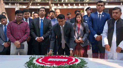 বঙ্গবন্ধুর সমাধিতে গোপালগঞ্জের জেলা প্রশাসকের শ্রদ্ধা