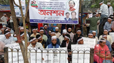 চতুর্থ গণবিজ্ঞপ্তি প্রকাশের দাবিতে অনশনে  চাকরিপ্রত্যাশীরা