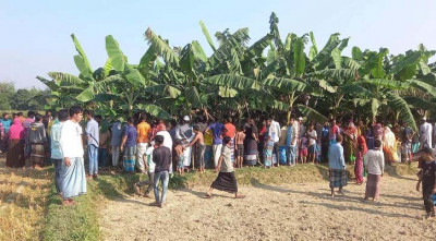 কলাক্ষেতে দুই যুবকের মরদেহ,পাশে মিলল টাকা