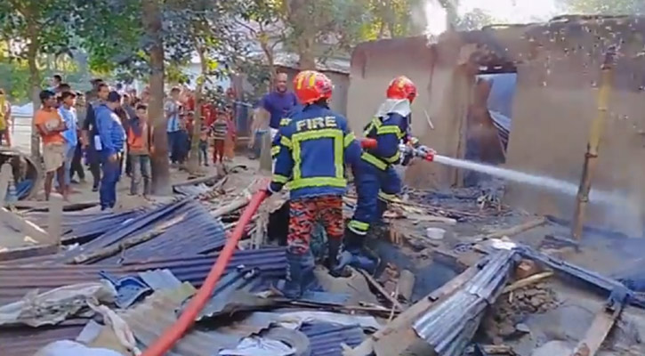 বাবা-মার সঙ্গে ঝগড়ার পর ঘর পুড়িয়ে দিল মাদকাসক্ত ছেলে