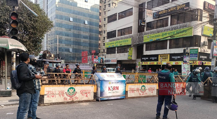 নাইটিঙ্গেল মোড় থেকে বিএনপি কার্যালয়মুখী সড়ক বন্ধ 