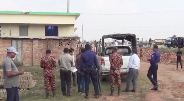 গাইবান্ধায় ৩ ইটভাটা গুঁড়িয়ে দিলো মোবাইল কোর্ট