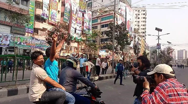 নয়াপল্টনে ফেসবুক লাইভ করার সময় ছাত্রদল নেতা আটক