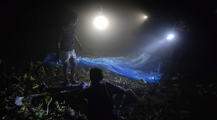 পোকায় খাচ্ছিলো গলাকাটা মরদেহটি