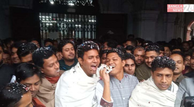 বঙ্গবন্ধুর প্রতিকৃতিতে শ্রদ্ধা জানিয়ে ছাত্রলীগের কর্মসূচি শুরু