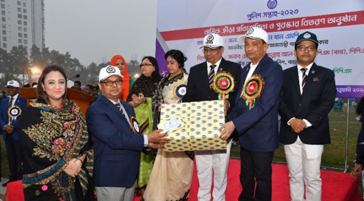 খেলাধুলায় জড়িত থাকলে দেহমন সুস্থ থাকে: আইজিপি