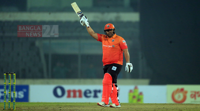 আজম খানের বিধ্বংসী সেঞ্চুরিতে খুলনার বড় সংগ্রহ