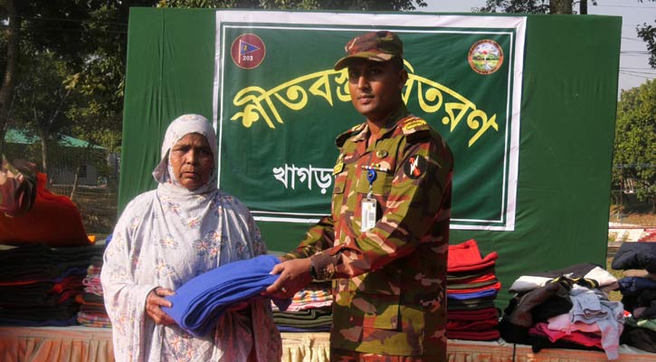 খাগড়াছড়িতে অসহায়দের মাঝে শীতবস্ত্র বিতরণ