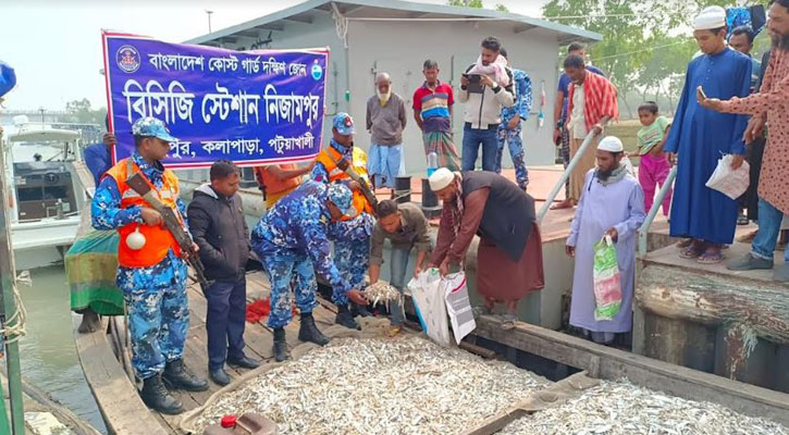 মহিপুরে ট্রলারসহ ৫০ মণ জাটকা জব্দ