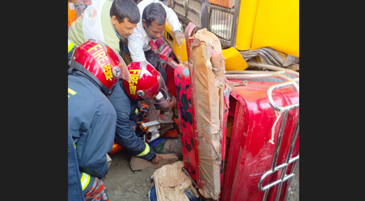 কালিহাতীতে কাভার্ডভ্যান-অটোরিকশার সংঘর্ষে বৃদ্ধ নিহত