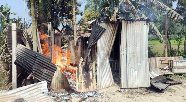 যুবক হত্যার ঘটনায় মাদক ব্যবসায়ীর বাড়ি ভাংচুর-অগ্নিসংযোগ