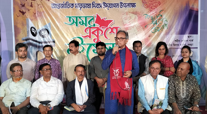 বগুড়ায় একুশে বইমেলায় কথাসাহিত্যিক ইমদাদুল হক মিলন