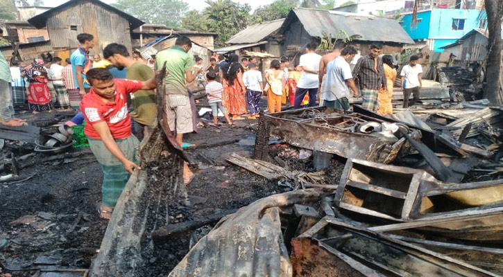 বরিশাল নগরে অগ্নিকাণ্ডে ৭ ঘর পুড়ে ছাই