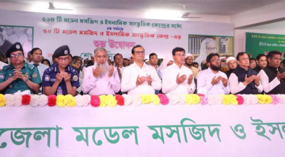 রমজানের শুরুতে মডেল মসজিদ পেয়ে খুশি মুসল্লিরা