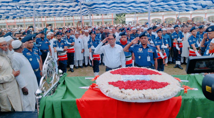 রাষ্ট্রীয় মর্যাদায় বীর মুক্তিযোদ্ধা তাহেরের দাফন সম্পন্ন 