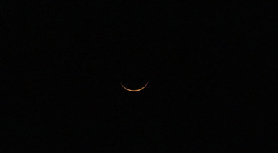 আকাশে পবিত্র রমজানের চাঁদ