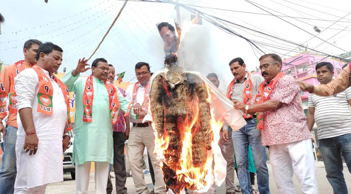 আগরতলায়  পোড়ানো হলো রাহুল গান্ধীর কুশপুতুল