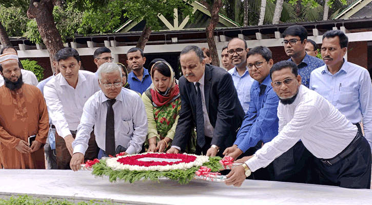 বঙ্গবন্ধুর সমাধিতে সিজিডিএফ’র গোলাম ছরওয়ারের শ্রদ্ধা