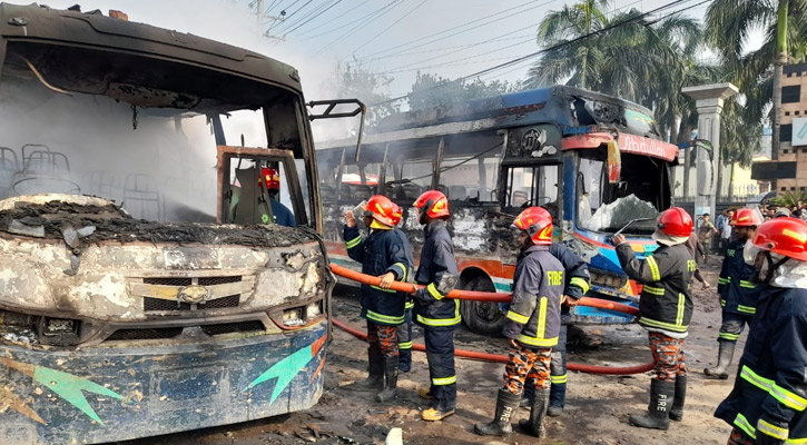 মোটরসাইকেল আরোহীর মৃত্যুর পর দুই বাসে আগুন, মামলা