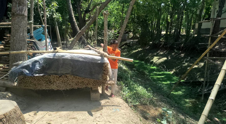 রাস্তা বন্ধ করলেন প্রভাবশালীরা, বিপাকে ২০ পরিবার