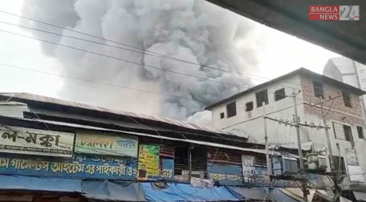 আগুন নিয়ন্ত্রণে যোগ দিয়েছে বিমানবাহিনী