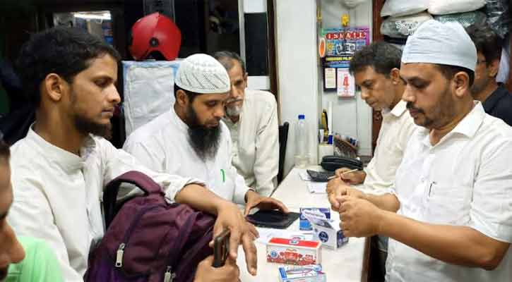 রমজানে কলকাতায় আতরের চাহিদা ব্যাপক, যাচ্ছে বাংলাদেশেও