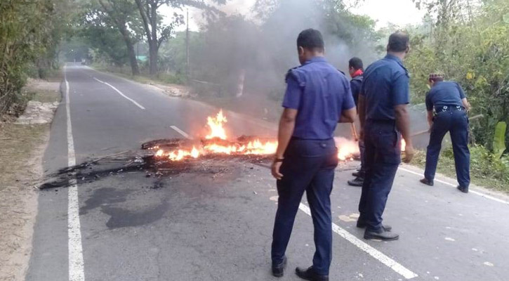 খাগড়াছড়ির ৫ উপজেলায় আধাবেলা সড়ক অবরোধ পালিত 