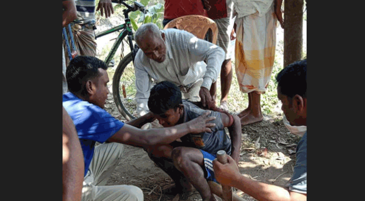 চোর সন্দেহে কিশোরকে নির্যাতনের ঘটনায় ইউপি সদস্য গ্রেপ্তার