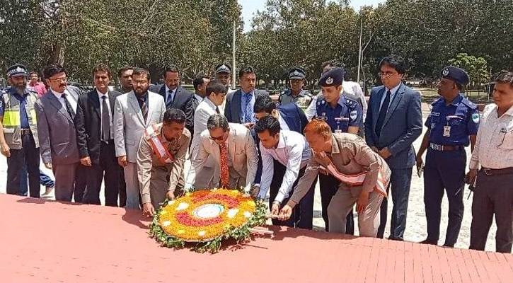 মুজিবনগর স্মৃতিসৌধে ফুল দিলেন প্রধান বিচারপতি