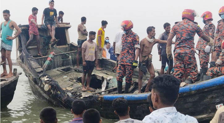 কক্সবাজারে ভেসে আসা ট্রলারে মিলল ১০ মরদেহ